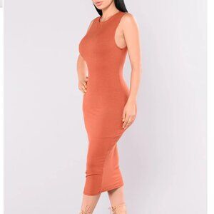 NWT Fashion Nova rust sleeveless bodycon midi dress, size large
